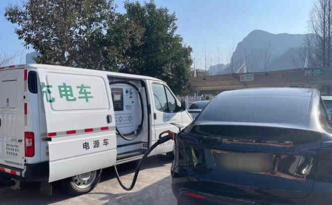防城区汽车搭电